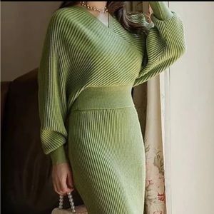 STYLEWE V Neck Long Sleeved Crop Green Sweater Women Size Medium